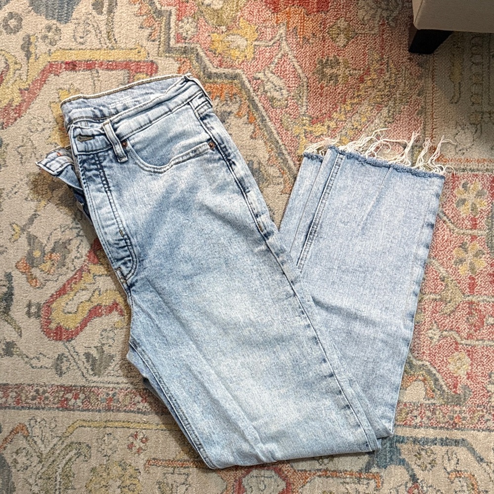 Light Blue Distressed Women Jeans, Old Navy Size 8, Sky High Straight